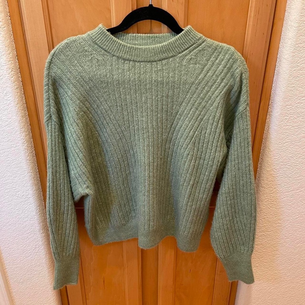 Women’s Green Soft Rib Knit Long Sleeve Sweater Size Small
